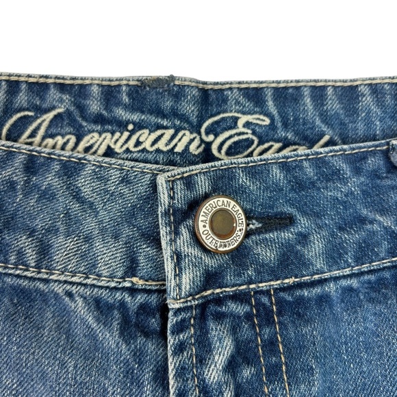 American Eagle Rolled Cuff Denim Cut Off Shorts Size 8 Tiny Paint Drops Raw Hem - Picture 7 of 9